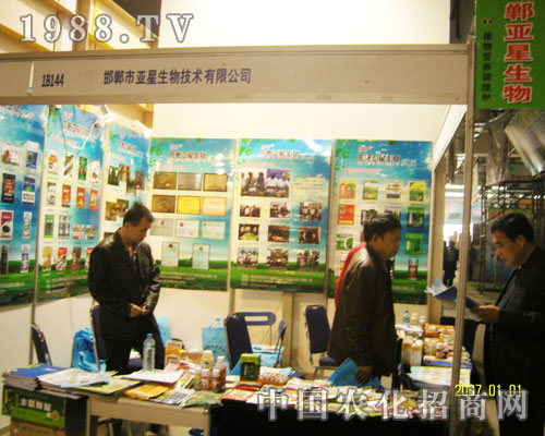 �����������＼�gչλǰ��������