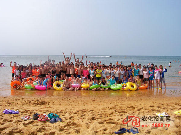 �{�{�Ĵ󺣣��옷��΢Ц