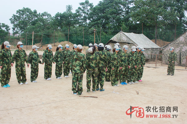 ����ɽ�f��չӖ(x��n)�����`�Ō����Լ���ɫ��