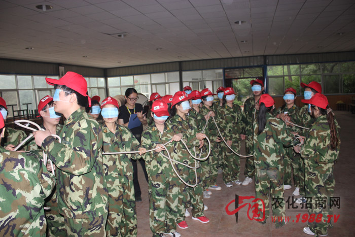 ��ä�˷�ꇵĻ��(d��ng)�У�����ӡ�����һ��(g��)���(d��ng)��