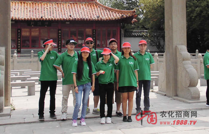 ̩ɽ֮�p��һ�[��ɽС