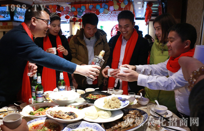 ���dʹ�����ƵZǰ�С��ڻ𱬳��L��·�ϣ�