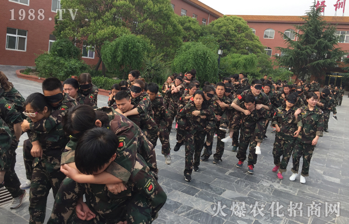 �W������͑׃