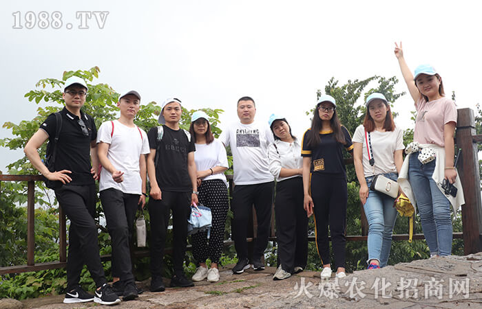 ���������(y��ng)����һ�ӵľ�����һ�ӵ�ɽ����һ�ӵļtɫ֮����