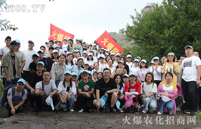 ����u��ɽ�tɫ֮�ã������������¸�ǰ����