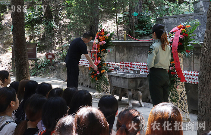 ��ꖼtɫ֮�ã���η�D��������ֱǰ��