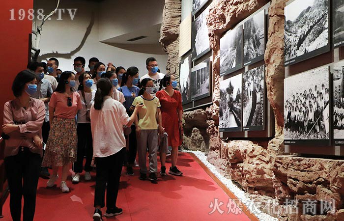 不拋棄，不放棄！艱苦奮斗，自力更生！