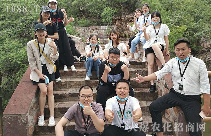 ���������������z��