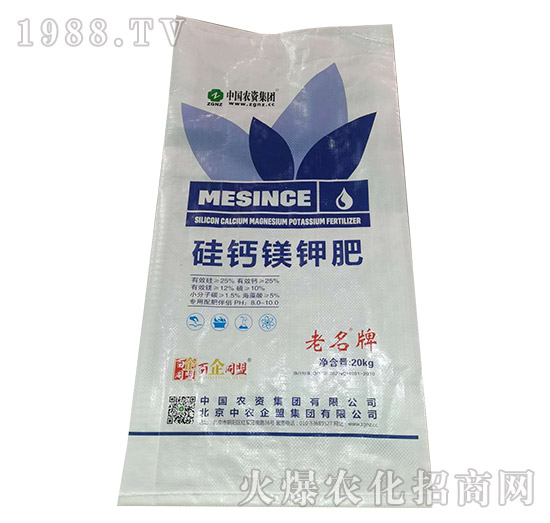 ���}�V⛷�-���r