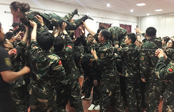 ֻ���B��ƴ�������ܳ�Խ������