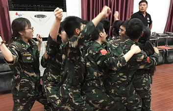 ���벻�ǆ΂��˵����o�����ǈF꠹�ͬ�ĈԳ֣�