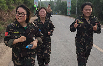 ���˲����������ŗ�������ֱǰ��