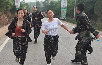 ��Փ�ǔv��߀�Ǳ������҂��]�ЁG���κ�һ������