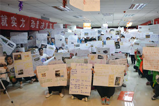 �����ڼ磬���^������i��Ŀ��(bi��o)��ƴ��һ��(zh��n)�����T���x����